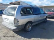 ✅ 2000 Chrysler Voyager SE • VIN: 1C4GJ44R0YB777399 • Лот: 42338359. Опубликован ранее на IAAI с пробегом Не указан. Бесплатный доступ к архиву аукционных продаж из США и подробный отчёт об истории автомобиля на DreamBid. Изображение 4.