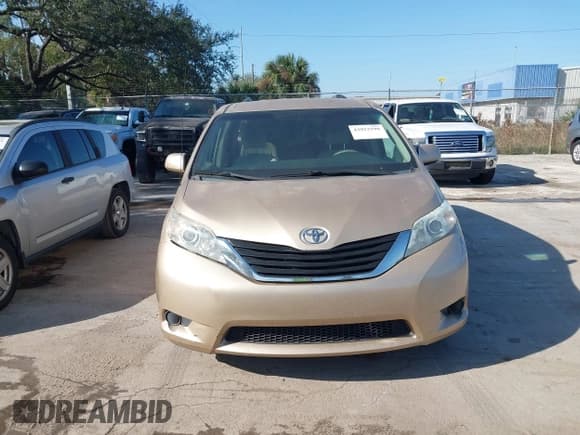 ✅ 2012 Toyota Sienna LE • VIN: 5TDKK3DC5CS228702 • Лот: 43922596. Опубликован ранее на IAAI с пробегом 187 141 миль. Бесплатный доступ к архиву аукционных продаж из США и подробный отчёт об истории автомобиля на DreamBid. Изображение 12.