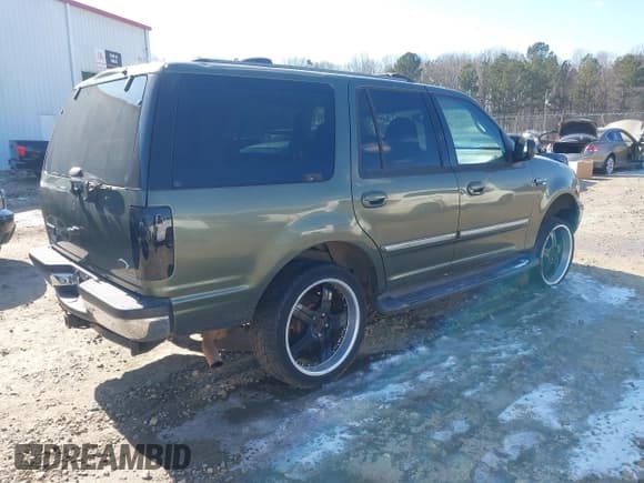 ✅ 2001 Ford Expedition XLT • VIN: 1FMRU16W91LA79385 • Lot: 41379687. Wystawiony na IAAI z przebiegiem Nie podano. Bezpłatny archiwum sprzedaży aukcyjnych z USA i szczegółowy raport historii pojazdu na DreamBid. Zdjęcie 4.