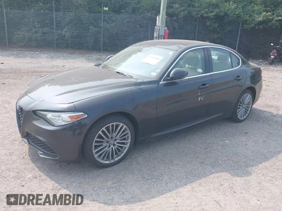 ✅ 2017 Alfa Romeo Giulia Ti • VIN: ZARFAEEN5H7537108 • Лот: 42942458. Опубликован ранее на IAAI с пробегом Не указан. Бесплатный доступ к архиву аукционных продаж из США и подробный отчёт об истории автомобиля на DreamBid. Изображение 2.