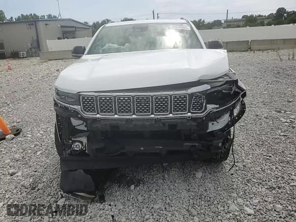 ✅ 2023 Jeep Grand Wagoneer • VIN: 1C4SJSEP2PS557840 • Лот: 69240965. Опубликован ранее на Copart с пробегом 37 285 миль. Бесплатный доступ к архиву аукционных продаж из США и подробный отчёт об истории автомобиля на DreamBid. Изображение 15.