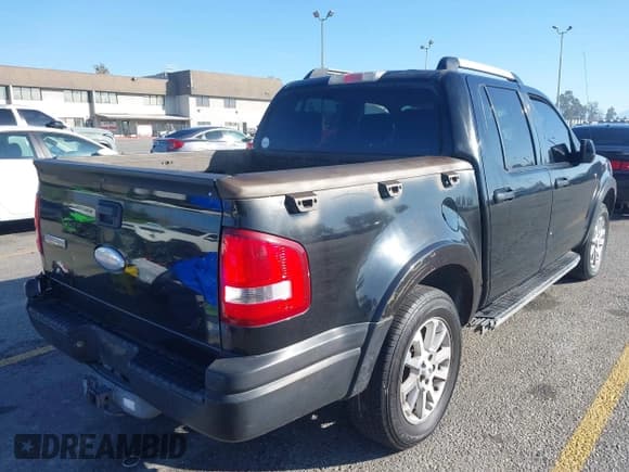 ✅ 2007 Ford Explorer Sport Trac Limited • VIN: 1FMEU33817UA26814 • Lot: 43817425. Wystawiony na IAAI z przebiegiem 234 826 mil. Bezpłatny archiwum sprzedaży aukcyjnych z USA i szczegółowy raport historii pojazdu na DreamBid. Zdjęcie 4.