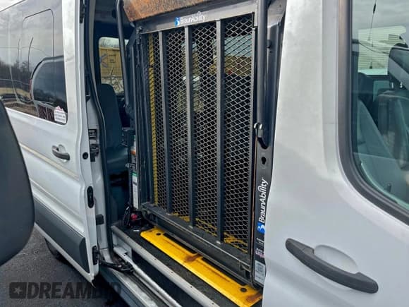 ✅ 2016 Ford Transit Cargo • VIN: 1FTYR2CM5GKA32959 • Lot: 96002725. Wystawiony na Copart z przebiegiem 265 344 mil. Bezpłatny archiwum sprzedaży aukcyjnych z USA i szczegółowy raport historii pojazdu na DreamBid. Zdjęcie 11.