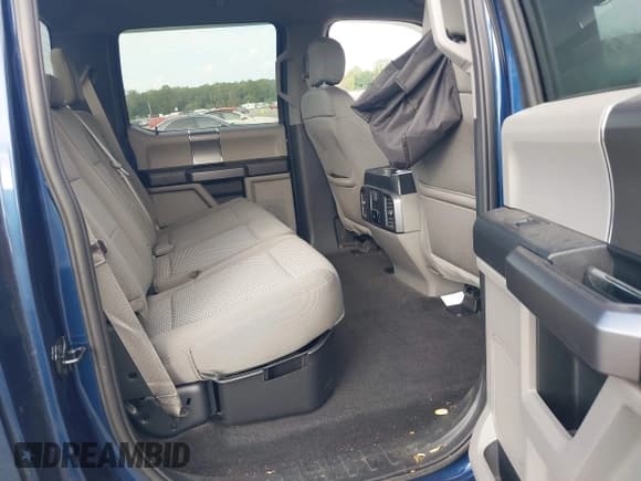 ✅ 2020 Ford F-150 XL • VIN: 1FTEW1CP2LKE85429 • Lot: 43272666. Listed on IAAI with 41,280 mi. Free auction sales archive from the USA and detailed vehicle history report at DreamBid. Image 8.