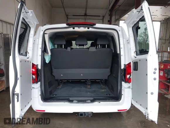 ✅ 2023 Mercedes-Benz Metris • VIN: W1WV0FEY8P4332203 • Лот: 41510870. Опубликован ранее на IAAI с пробегом 8 203 миль. Бесплатный доступ к архиву аукционных продаж из США и подробный отчёт об истории автомобиля на DreamBid. Изображение 12.