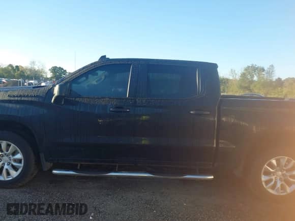 2021 Chevrolet Silverado 1500 Custom z VIN 1GCPYBEKXMZ151393, wystawiony jako IAAI lot #43363589 z przebiegiem 161 635 mil mil oraz . Historia ofert i sprzedaży dostępna na DreamBid. Obrazek 15.