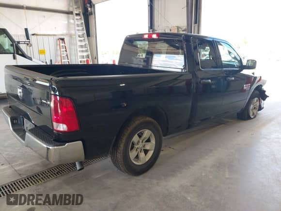 2024 Ram 1500 SLT z VIN 1C6RR6GG6RS137293, wystawiony jako IAAI lot #43323845 z przebiegiem 34 382 mil mil oraz . Historia ofert i sprzedaży dostępna na DreamBid. Obrazek 4.