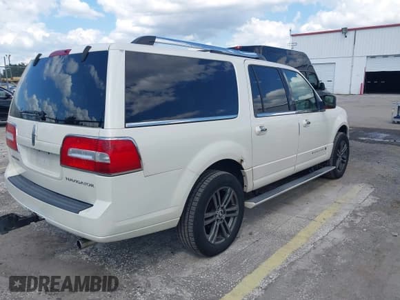✅ 2008 Lincoln Navigator • VIN: 5LMFL28558LJ15788 • Lot: 43234805. Wystawiony na IAAI z przebiegiem 163 476 mil. Bezpłatny archiwum sprzedaży aukcyjnych z USA i szczegółowy raport historii pojazdu na DreamBid. Zdjęcie 4.