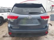 ✅ 2018 Toyota Highlander LE • VIN: 5TDBZRFH0JS840018 • Lot: 41621355. Wystawiony na IAAI z przebiegiem 128 495 mil. Bezpłatny archiwum sprzedaży aukcyjnych z USA i szczegółowy raport historii pojazdu na DreamBid. Zdjęcie 17.