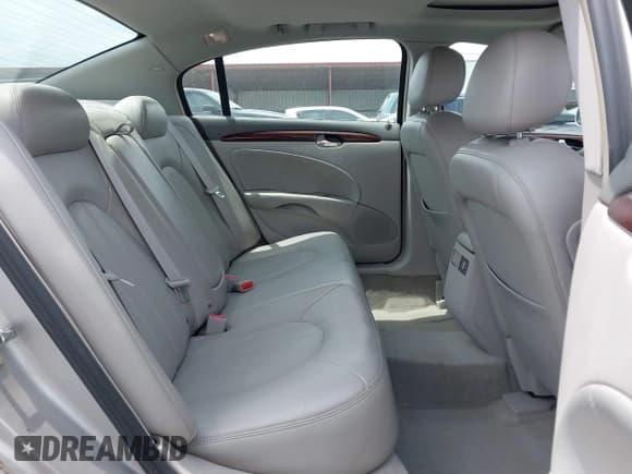 ✅ 2007 Buick Lucerne CXS • VIN: 1G4HE57Y17U159377 • Lot: 42137754. Wystawiony na IAAI z przebiegiem Nie podano. Bezpłatny archiwum sprzedaży aukcyjnych z USA i szczegółowy raport historii pojazdu na DreamBid. Zdjęcie 8.