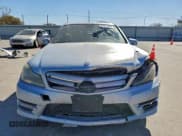 ✅ 2013 Mercedes-Benz C 250 Sport • VIN: WDDGF4HB4DA810120 • Lot: 91931405. Wystawiony na Copart z przebiegiem 120 448 mil. Bezpłatny archiwum sprzedaży aukcyjnych z USA i szczegółowy raport historii pojazdu na DreamBid. Zdjęcie 5.