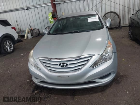 ✅ 2011 Hyundai Sonata GLS • VIN: 5NPEB4AC0BH041637 • Lot: 43115744. Listed on IAAI with 166,487 mi. Free auction sales archive from the USA and detailed vehicle history report at DreamBid. Image 12.
