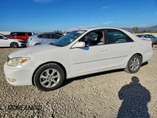 ✅ 2004 Toyota Camry LE • VIN: JTDBE32K640284234 • Lot: 85446115. Wystawiony na Copart z przebiegiem 122 187 mil. Bezpłatny archiwum sprzedaży aukcyjnych z USA i szczegółowy raport historii pojazdu na DreamBid. Zdjęcie 1.