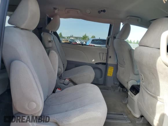 ✅ 2012 Toyota Sienna LE AAS • VIN: 5TDKK3DC4CS204939 • Lot: 71807755. Wystawiony na Copart z przebiegiem 154 469 mil. Bezpłatny archiwum sprzedaży aukcyjnych z USA i szczegółowy raport historii pojazdu na DreamBid. Zdjęcie 11.