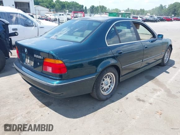 ✅ 1997 BMW 5 Series 528i • VIN: WBADD6328VBW00067 • Lot: 42577824. Listed on IAAI with 122,332 mi. Free auction sales archive from the USA and detailed vehicle history report at DreamBid. Image 4.