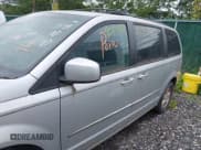 ✅ 2010 Dodge Grand Caravan SXT • VIN: 2D4RN5D14AR349004 • Lot: 43049326. Wystawiony na IAAI z przebiegiem Nie podano. Bezpłatny archiwum sprzedaży aukcyjnych z USA i szczegółowy raport historii pojazdu na DreamBid. Zdjęcie 6.