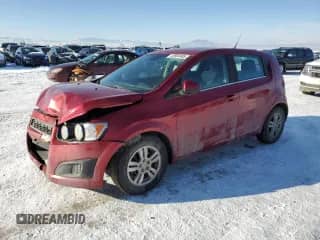 2012 Chevrolet Sonic LT с VIN 1G1JC6SH6C4143008, выставлен на аукционе Copart как лот 42904085 с пробегом 97 472 миль миль и Списание • Salvage title. История ставок и продаж доступна на DreamBid. Изображение 1.