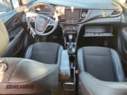 ✅ 2018 Buick Encore Preferred • VIN: KL4CJASB3JB574462 • Lot: 81968885. Wystawiony na Copart z przebiegiem 72 149 mil. Bezpłatny archiwum sprzedaży aukcyjnych z USA i szczegółowy raport historii pojazdu na DreamBid. Zdjęcie 8.