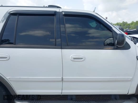 ✅ 2000 Ford Expedition XLT • VIN: 1FMRU1562YLB35324 • Лот: 42602516. Опубликован ранее на IAAI с пробегом Не указан. Бесплатный доступ к архиву аукционных продаж из США и подробный отчёт об истории автомобиля на DreamBid. Изображение 13.