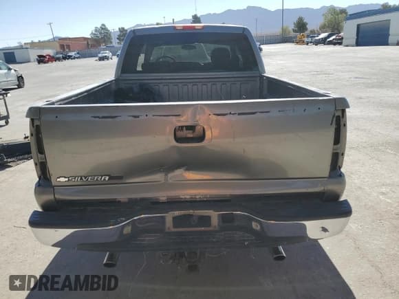 ✅ 2006 Chevrolet Silverado 2500HD Work Truck • VIN: 1GCHC23U16F159362 • Лот: 54613315. Опубликован ранее на Copart с пробегом Не указан. Бесплатный доступ к архиву аукционных продаж из США и подробный отчёт об истории автомобиля на DreamBid. Изображение 6.