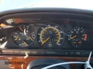 ✅ 1991 Mercedes-Benz 420 SEL • VIN: WDBCA35E1MA599800 • Lot: 66687274. Wystawiony na Copart z przebiegiem 84 817 mil. Bezpłatny archiwum sprzedaży aukcyjnych z USA i szczegółowy raport historii pojazdu na DreamBid. Zdjęcie 9.