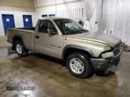 ✅ 2002 Dodge Dakota • VIN: 1B7FL16X82S590323 • Lot: 85287884. Wystawiony na Copart z przebiegiem 61 722 mil. Bezpłatny archiwum sprzedaży aukcyjnych z USA i szczegółowy raport historii pojazdu na DreamBid. Zdjęcie 4.
