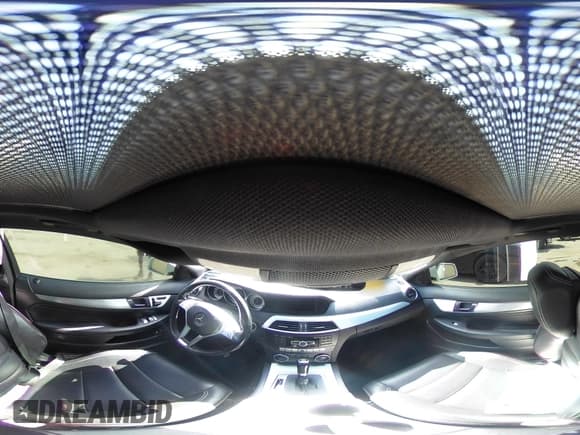 ✅ 2015 Mercedes-Benz C 250 • VIN: WDDGJ4HB2FG406506 • Lot: 42429753. Wystawiony na IAAI z przebiegiem 125 609 mil. Bezpłatny archiwum sprzedaży aukcyjnych z USA i szczegółowy raport historii pojazdu na DreamBid. Zdjęcie 18.