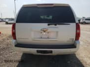 ✅ 2008 Chevrolet Suburban 2LT • VIN: 1GNFK16358R230448 • Lot: 63015024. Wystawiony na Copart z przebiegiem 157 843 mil. Bezpłatny archiwum sprzedaży aukcyjnych z USA i szczegółowy raport historii pojazdu na DreamBid. Zdjęcie 6.