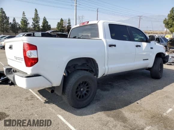 ✅ 2017 Toyota Tundra SR5 • VIN: 5TFEY5F18HX224101 • Лот: 43479235. Опубликован ранее на Copart с пробегом 88 398 миль. Бесплатный доступ к архиву аукционных продаж из США и подробный отчёт об истории автомобиля на DreamBid. Изображение 3.