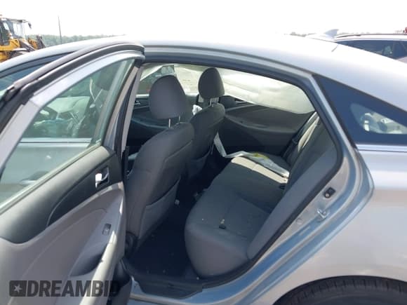✅ 2011 Hyundai Sonata GLS • VIN: 5NPEB4AC5BH022937 • Lot: 42829596. Listed on IAAI with 193,507 mi. Free auction sales archive from the USA and detailed vehicle history report at DreamBid. Image 8.