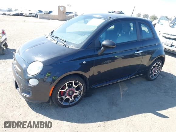 ✅ 2013 FIAT 500 Sport • VIN: 3C3CFFBR0DT562486 • Lot: 43226809. Wystawiony na IAAI z przebiegiem 132 500 mil. Bezpłatny archiwum sprzedaży aukcyjnych z USA i szczegółowy raport historii pojazdu na DreamBid. Zdjęcie 2.