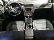 ✅ 2015 Volkswagen Golf TSI S • VIN: 3VW217AU8FM019463 • Lot: 93099895. Wystawiony na Copart z przebiegiem 46 791 mil. Bezpłatny archiwum sprzedaży aukcyjnych z USA i szczegółowy raport historii pojazdu na DreamBid. Zdjęcie 8.