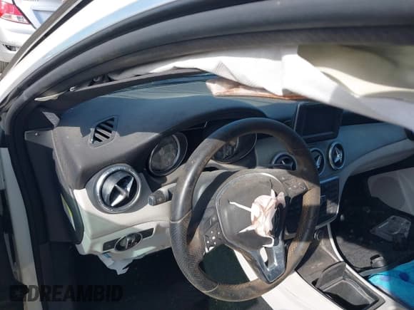 ✅ 2014 Mercedes-Benz CLA 250 • VIN: WDDSJ4EB8EN047879 • Lot: 43806155. Wystawiony na IAAI z przebiegiem Nie podano. Bezpłatny archiwum sprzedaży aukcyjnych z USA i szczegółowy raport historii pojazdu na DreamBid. Zdjęcie 7.