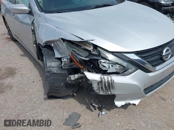 ✅ 2017 Nissan Altima SL • VIN: 1N4BL3AP0HC158559 • Lot: 42765806. Listed on IAAI with 115,584 mi. Free auction sales archive from the USA and detailed vehicle history report at DreamBid. Image 6.