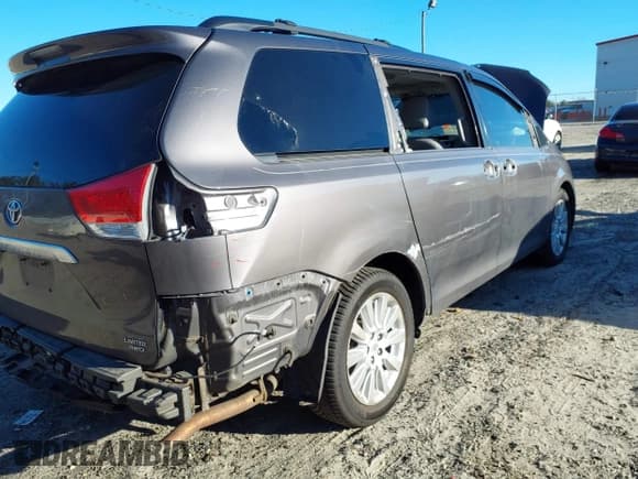 ✅ 2011 Toyota Sienna XLE • VIN: 5TDDK3DC8BS009739 • Лот: 41638710. Опубликован ранее на IAAI с пробегом 235 396 миль. Бесплатный доступ к архиву аукционных продаж из США и подробный отчёт об истории автомобиля на DreamBid. Изображение 6.
