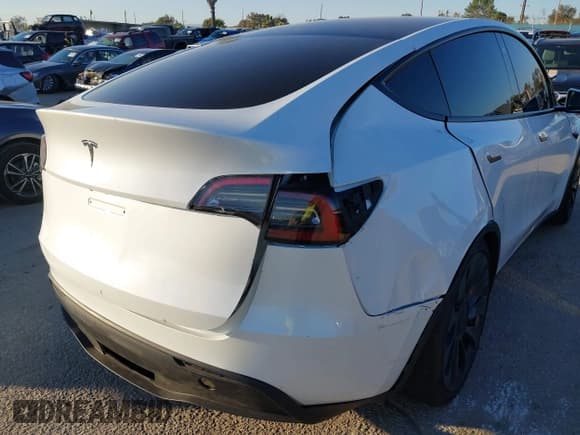 ✅ 2023 Tesla Model Y Performance • VIN: 7SAYGDEF4PF738918 • Lot: 43778543. Wystawiony na IAAI z przebiegiem 71 321 mil. Bezpłatny archiwum sprzedaży aukcyjnych z USA i szczegółowy raport historii pojazdu na DreamBid. Zdjęcie 6.