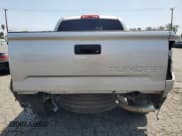 ✅ 2017 Toyota Tundra SR5 • VIN: 5TFEY5F10HX226067 • Lot: 65402895. Wystawiony na Copart z przebiegiem 129 941 mil. Bezpłatny archiwum sprzedaży aukcyjnych z USA i szczegółowy raport historii pojazdu na DreamBid. Zdjęcie 6.