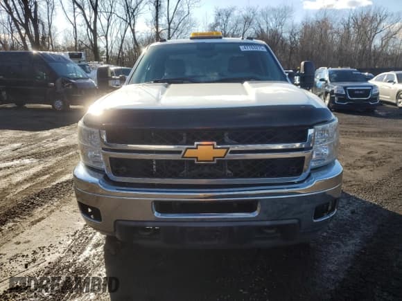 ✅ 2013 Chevrolet Silverado 1500 • VIN: 1GB5CZCGXDZ215076 • Lot: 47763275. Wystawiony na Copart z przebiegiem 260 691 mil. Bezpłatny archiwum sprzedaży aukcyjnych z USA i szczegółowy raport historii pojazdu na DreamBid. Zdjęcie 5.