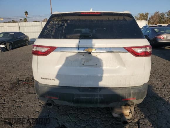 ✅ 2021 Chevrolet Traverse LS • VIN: 1GNERFKW1MJ175851 • Lot: 89685725. Wystawiony na Copart z przebiegiem 83 124 mil. Bezpłatny archiwum sprzedaży aukcyjnych z USA i szczegółowy raport historii pojazdu na DreamBid. Zdjęcie 6.