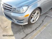 ✅ 2014 Mercedes-Benz C 350 Sport • VIN: WDDGF5HB1ER320310 • Lot: 43760597. Wystawiony na IAAI z przebiegiem 130 622 mil. Bezpłatny archiwum sprzedaży aukcyjnych z USA i szczegółowy raport historii pojazdu na DreamBid. Zdjęcie 6.