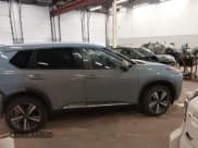 ✅ 2023 Nissan Rogue Platinum • VIN: JN8BT3DD0PW318839 • Lot: 41913984. Wystawiony na IAAI z przebiegiem 78 859 mil. Bezpłatny archiwum sprzedaży aukcyjnych z USA i szczegółowy raport historii pojazdu na DreamBid. Zdjęcie 14.