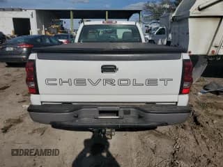 ✅ 2005 Chevrolet Silverado 1500 Work Truck • VIN: 1GCEC14VX5Z331874 • Лот: 79238154. Опубликован ранее на Copart с пробегом 223 499 миль. Бесплатный доступ к архиву аукционных продаж из США и подробный отчёт об истории автомобиля на DreamBid. Изображение 6.