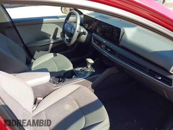 ✅ 2025 Kia K4 LXS • VIN: 3KPFT4DE2SE033770 • Lot: 43862091. Wystawiony na IAAI z przebiegiem 20 895 mil. Bezpłatny archiwum sprzedaży aukcyjnych z USA i szczegółowy raport historii pojazdu na DreamBid. Zdjęcie 5.