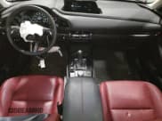 ✅ 2024 Mazda CX-30 S Carbon Edition • VIN: 3MVDMBCM1RM608201 • Лот: 86101685. Опубликован ранее на Copart с пробегом 9 270 миль. Бесплатный доступ к архиву аукционных продаж из США и подробный отчёт об истории автомобиля на DreamBid. Изображение 8.