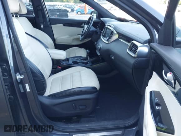 ✅ 2017 Kia Sorento SX • VIN: 5XYPKDA50HG237412 • Lot: 42776791. Listed on IAAI with 171,470 mi. Free auction sales archive from the USA and detailed vehicle history report at DreamBid. Image 5.