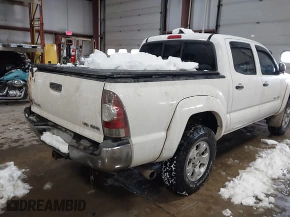 ✅ 2012 Toyota Tacoma • VIN: 3TMLU4EN9CM086455 • Lot: 41398671. Listed on IAAI with 241,138 mi. Free auction sales archive from the USA and detailed vehicle history report at DreamBid. Image 4.