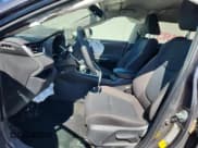 ✅ 2023 Toyota RAV4 LE • VIN: 2T3H1RFV5PW263954 • Лот: 87117825. Опубликован ранее на Copart с пробегом Не указан. Бесплатный доступ к архиву аукционных продаж из США и подробный отчёт об истории автомобиля на DreamBid. Изображение 7.