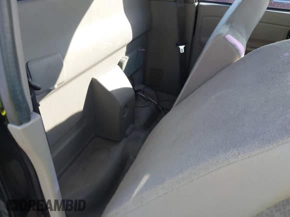 ✅ 2005 GMC Canyon SL Z85 • VIN: 1GTDT146958132034 • Lot: 42907348. Wystawiony na IAAI z przebiegiem 202 801 mil. Bezpłatny archiwum sprzedaży aukcyjnych z USA i szczegółowy raport historii pojazdu na DreamBid. Zdjęcie 8.