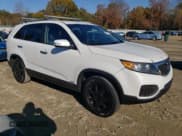 ✅ 2013 Kia Sorento LX • VIN: 5XYKTDA26DG338347 • Лот: 91383575. Опубликован ранее на Copart с пробегом 151 795 миль. Бесплатный доступ к архиву аукционных продаж из США и подробный отчёт об истории автомобиля на DreamBid. Изображение 4.