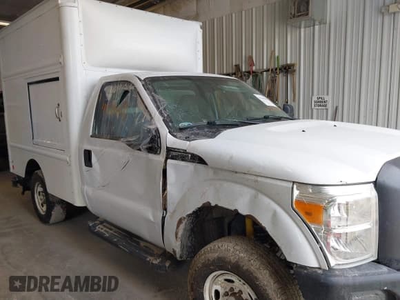 ✅ 2016 Ford F-250 XL • VIN: 1FDBF2B6XGED17622 • Lot: 42245869. Wystawiony na IAAI z przebiegiem 240 022 mil. Bezpłatny archiwum sprzedaży aukcyjnych z USA i szczegółowy raport historii pojazdu na DreamBid. Zdjęcie 1.